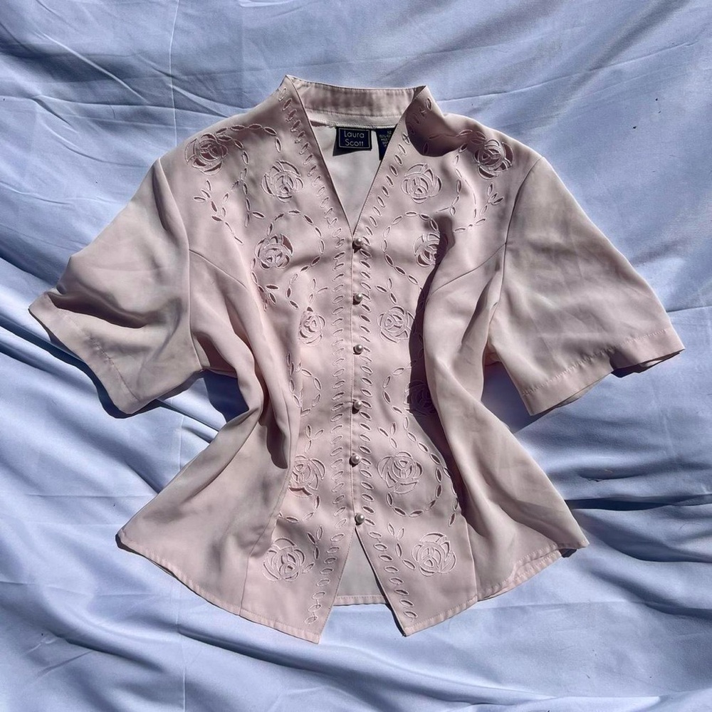 Laura Scott vintage 80s light pink pastel button up bouse with floral cutouts